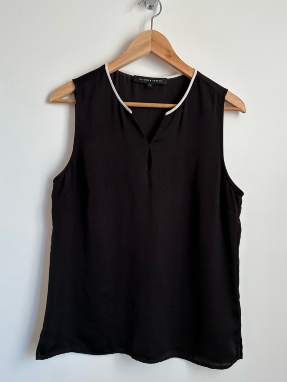 WILLOW & THREAD Black White Split V-Neck Blouse Size Medium M